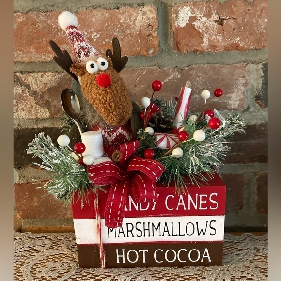 New..Handcrafted Holiday Centerpiece - Picture 1 of 5